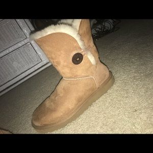 UGG short boots with button